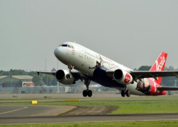 Airport Layover Hacks: Maximizing Comfort and Productivity During Long Waits