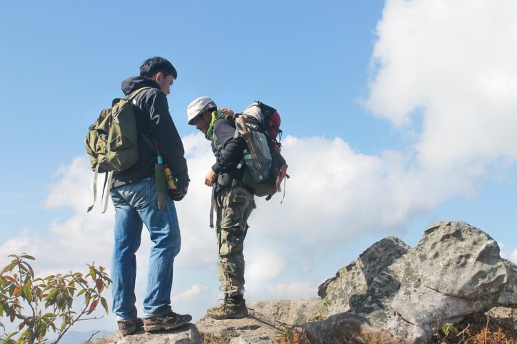 The Essential Art of Packing Light: Why Minimalist Luggage Defines Freedom and Efficiency